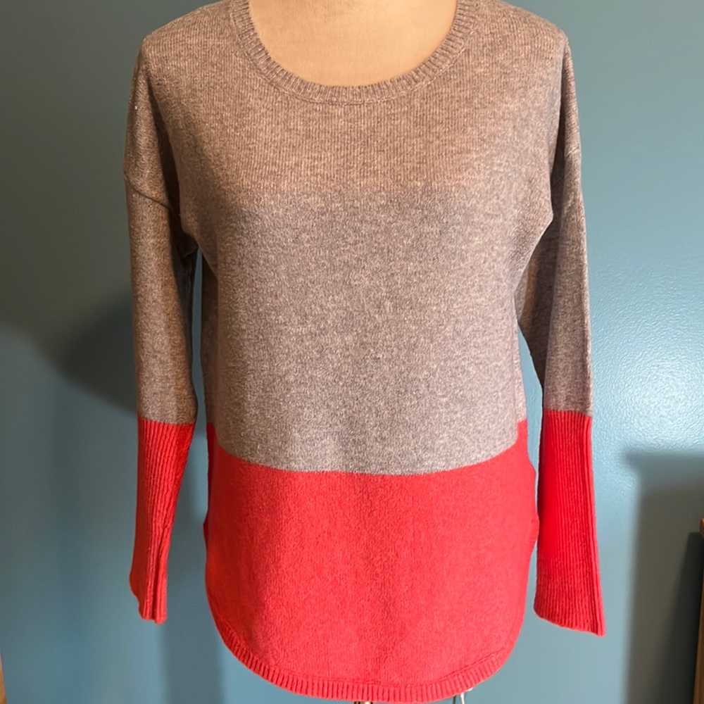 Rachel Zoe oversized Small gray & melon crew neck sweater